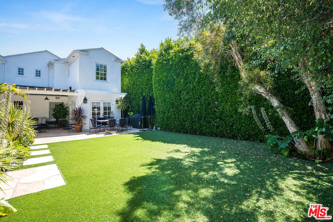 2755 McConnell Drive Los Angeles, CA 90064 - Photo 29 of 47 a view of a house with a backyard and a patio
