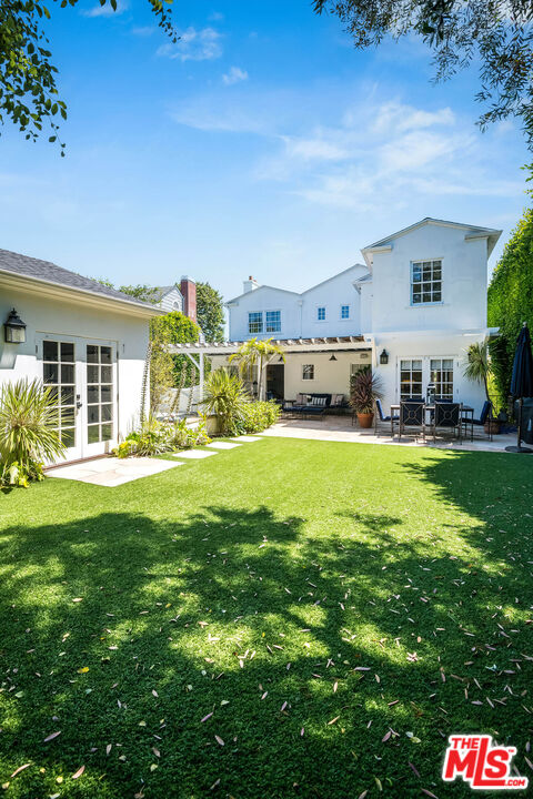 2755 McConnell Drive Los Angeles, CA 90064 - Photo 31 of 47 a view of a house with a big yard
