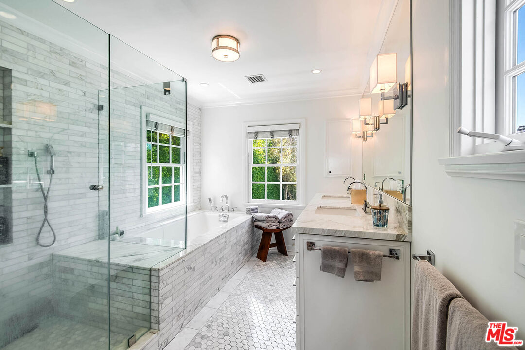 2755 McConnell Drive Los Angeles, CA 90064 - Photo 38 of 47 a bathroom with a sink a toilet and shower