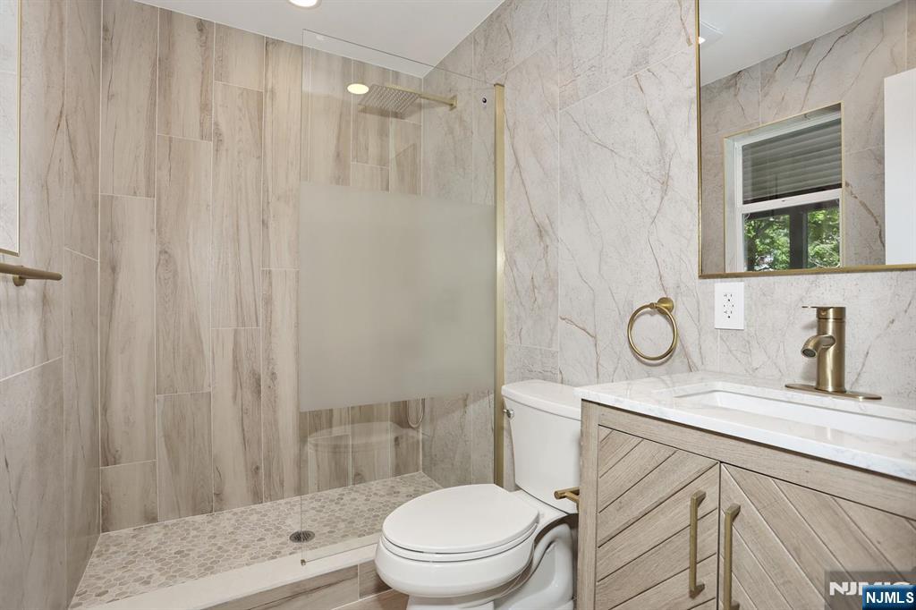 415 Goffle Road Wyckoff, NJ 07481 - Photo 16 of 25