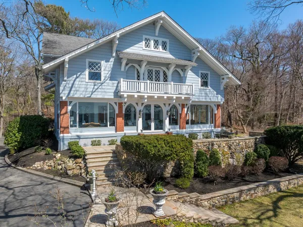$4,490,000 | 10 Pine Path, Port Jefferson, NY 11777
