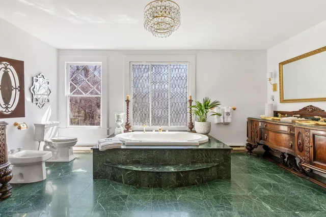 $4,490,000 | 10 Pine Path, Port Jefferson, NY 11777