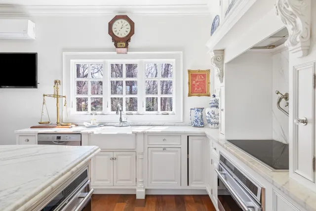 $4,490,000 | 10 Pine Path, Port Jefferson, NY 11777