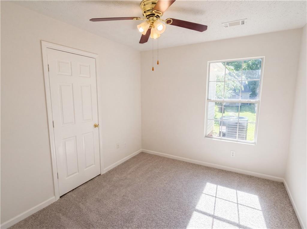 202 Bluff Court Jackson, GA 30233 - Photo 8 of 17