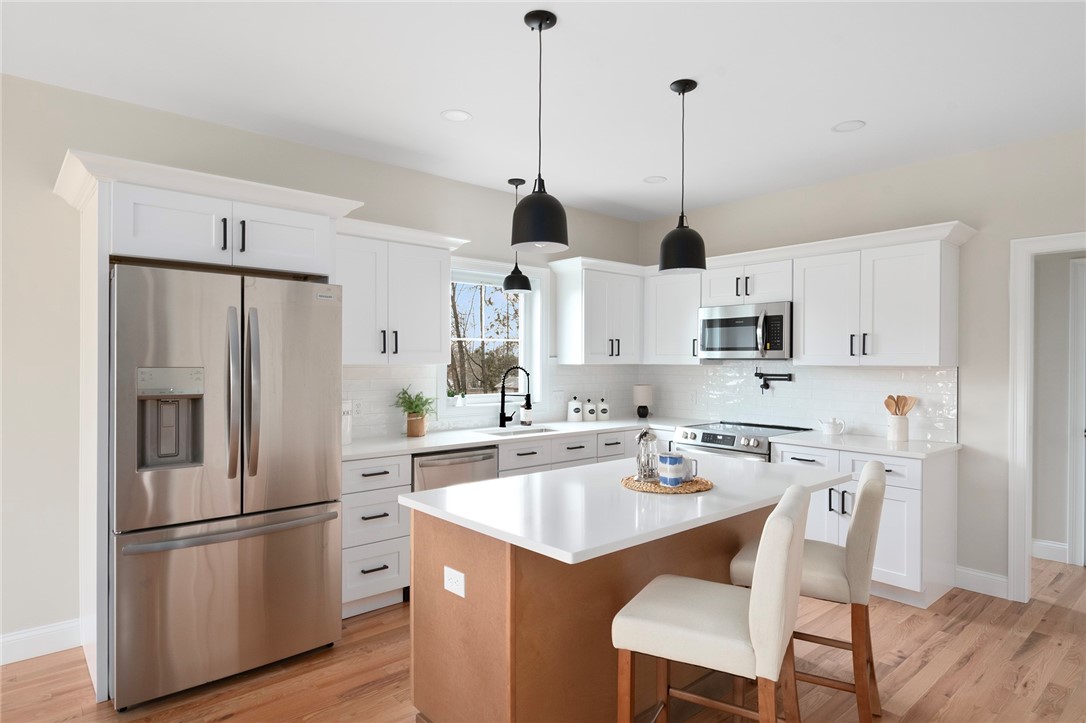 44 Oldham Street Warwick, RI 02886 - Photo 2 of 32