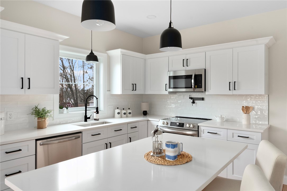 44 Oldham Street Warwick, RI 02886 - Photo 3 of 32