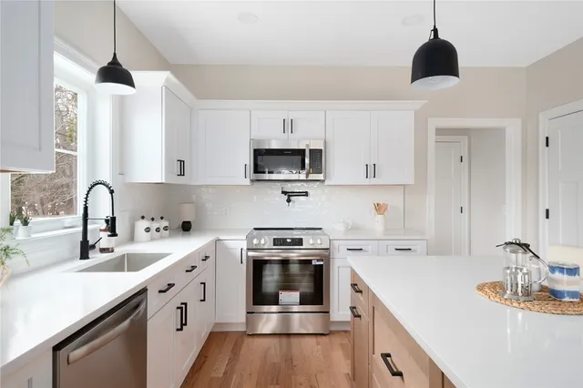 $699,900 | 44 Oldham Street, Warwick, RI 02886