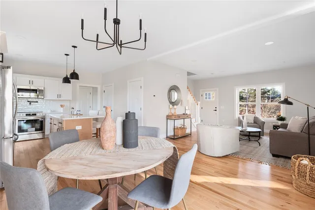 $699,900 | 44 Oldham Street, Warwick, RI 02886