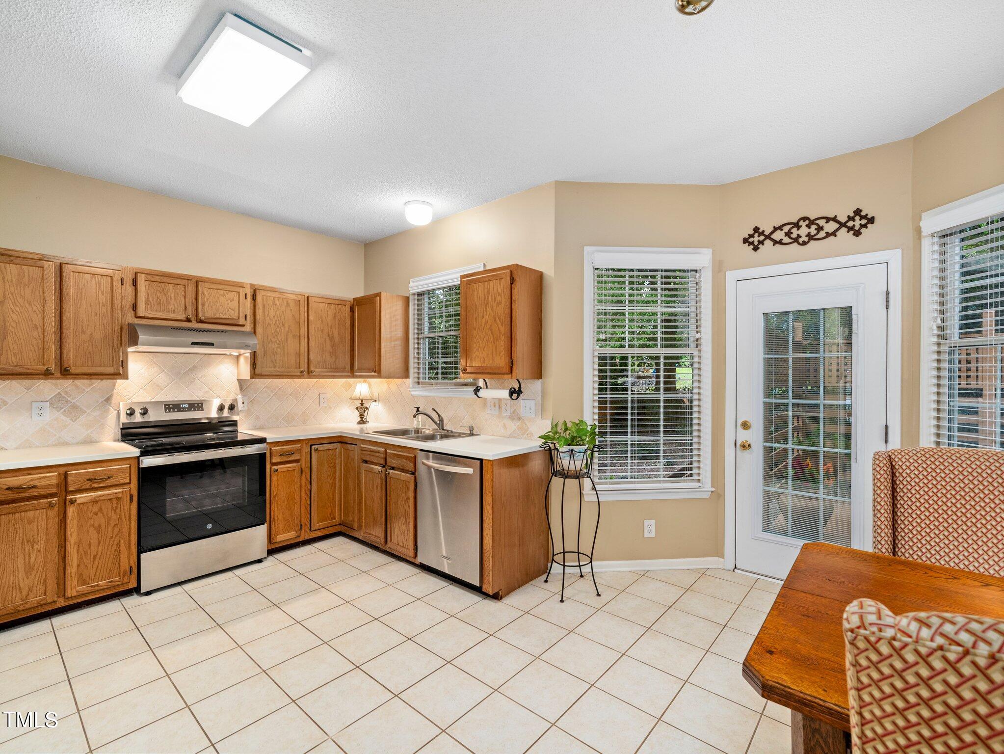 8609 Chalcombe Court Raleigh, NC 27615 - Photo 18 of 37 15-web-or-mls-8609 Chalcombe-121