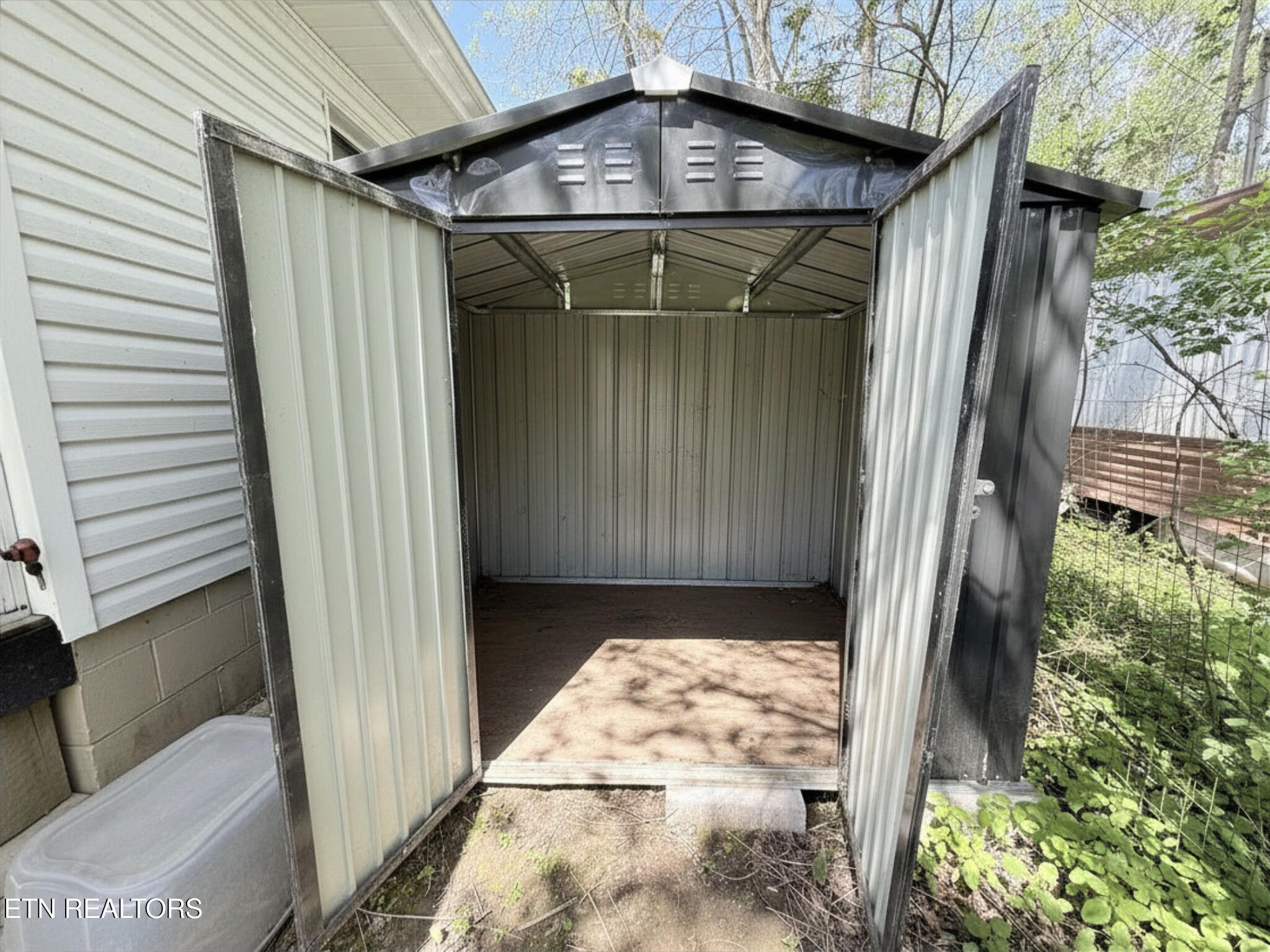 2391 Buffalo Road Oneida, TN 37841 - Photo 27 of 30 Shed