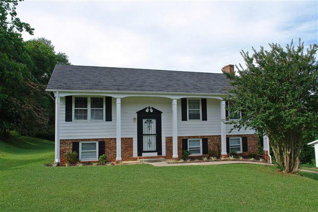1608 Indian Rock Road Roanoke, VA 24014 - Photo 3 of 37 a front view of a house with a garden