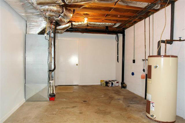 1608 Indian Rock Road Roanoke, VA 24014 - Photo 33 of 37