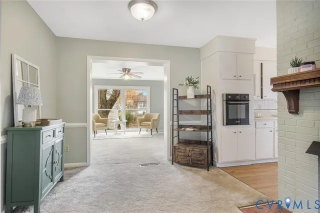 a view of a livingroom with furniture