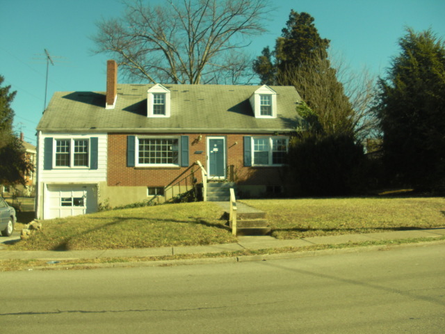 2314 Carlton Road Southwest Roanoke, VA 24015 - Photo 1 of 14 Front
