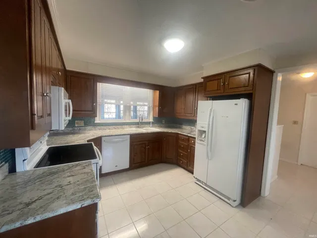 $279,900 | 320 West Roselawn Drive, Logansport, IN 46947