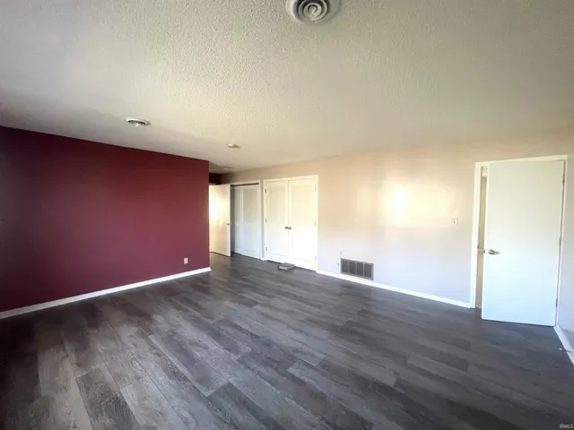 $279,900 | 320 West Roselawn Drive, Logansport, IN 46947