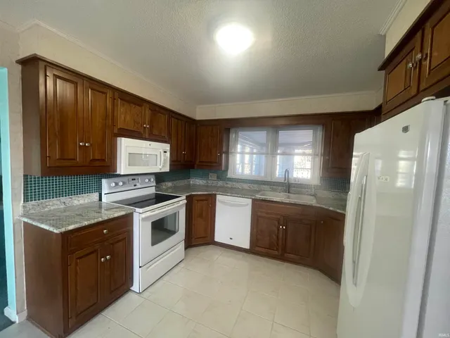 $279,900 | 320 West Roselawn Drive, Logansport, IN 46947