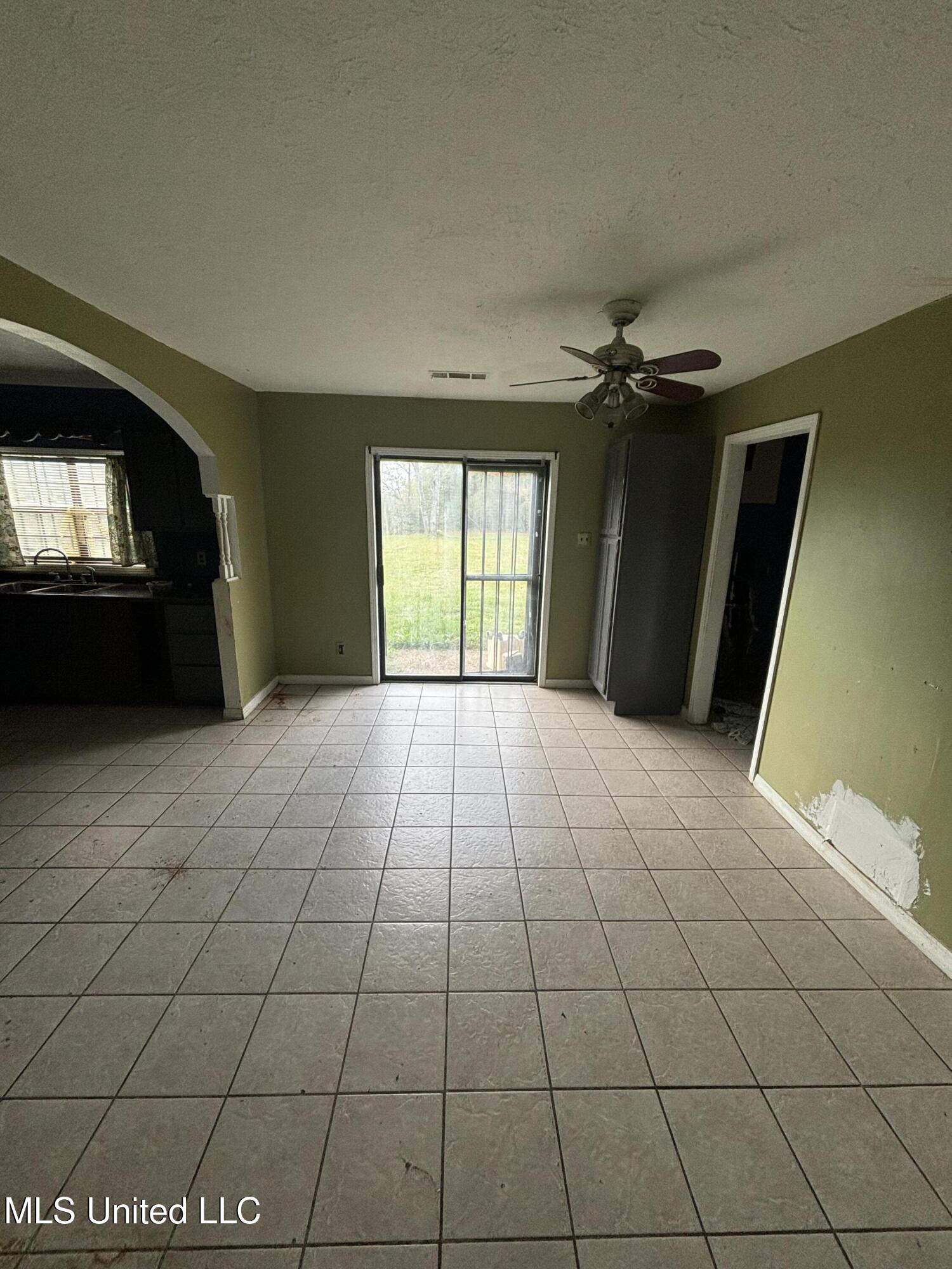 816 Chulahoma Road Holly Springs, MS 38635 - Photo 12 of 26 Photo Nov 04 2024, 3 01 39 PM