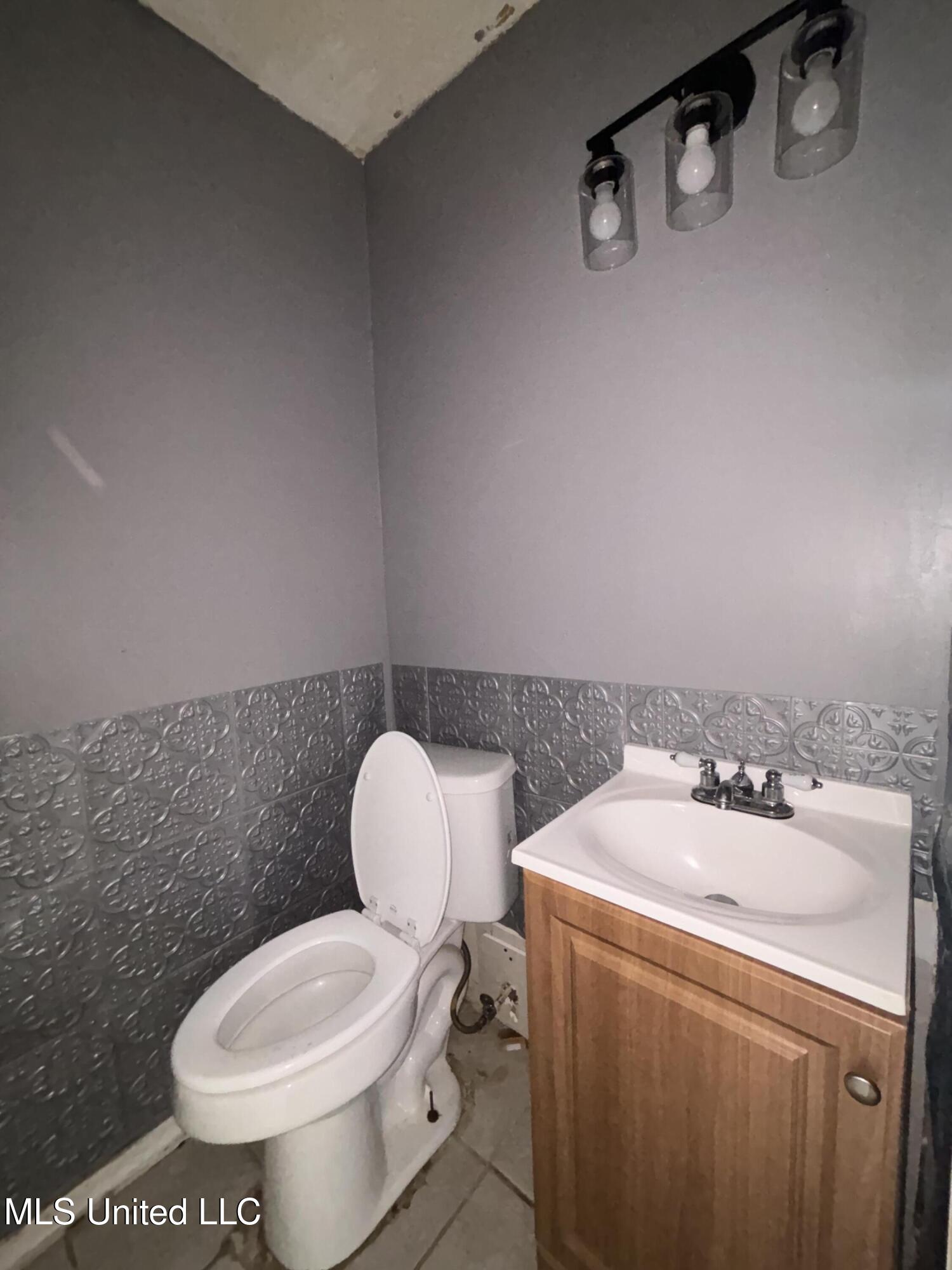 816 Chulahoma Road Holly Springs, MS 38635 - Photo 13 of 26 Photo Nov 04 2024, 3 02 05 PM