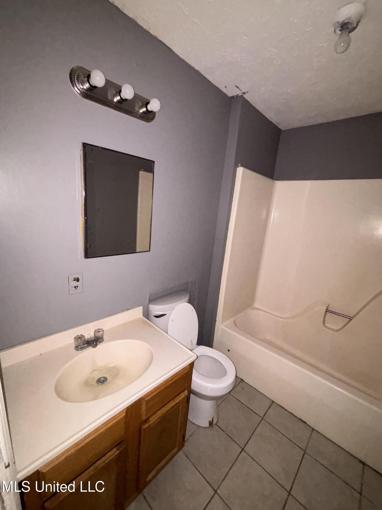 816 Chulahoma Road Holly Springs, MS 38635 - Photo 17 of 26 Photo Nov 04 2024, 3 03 14 PM