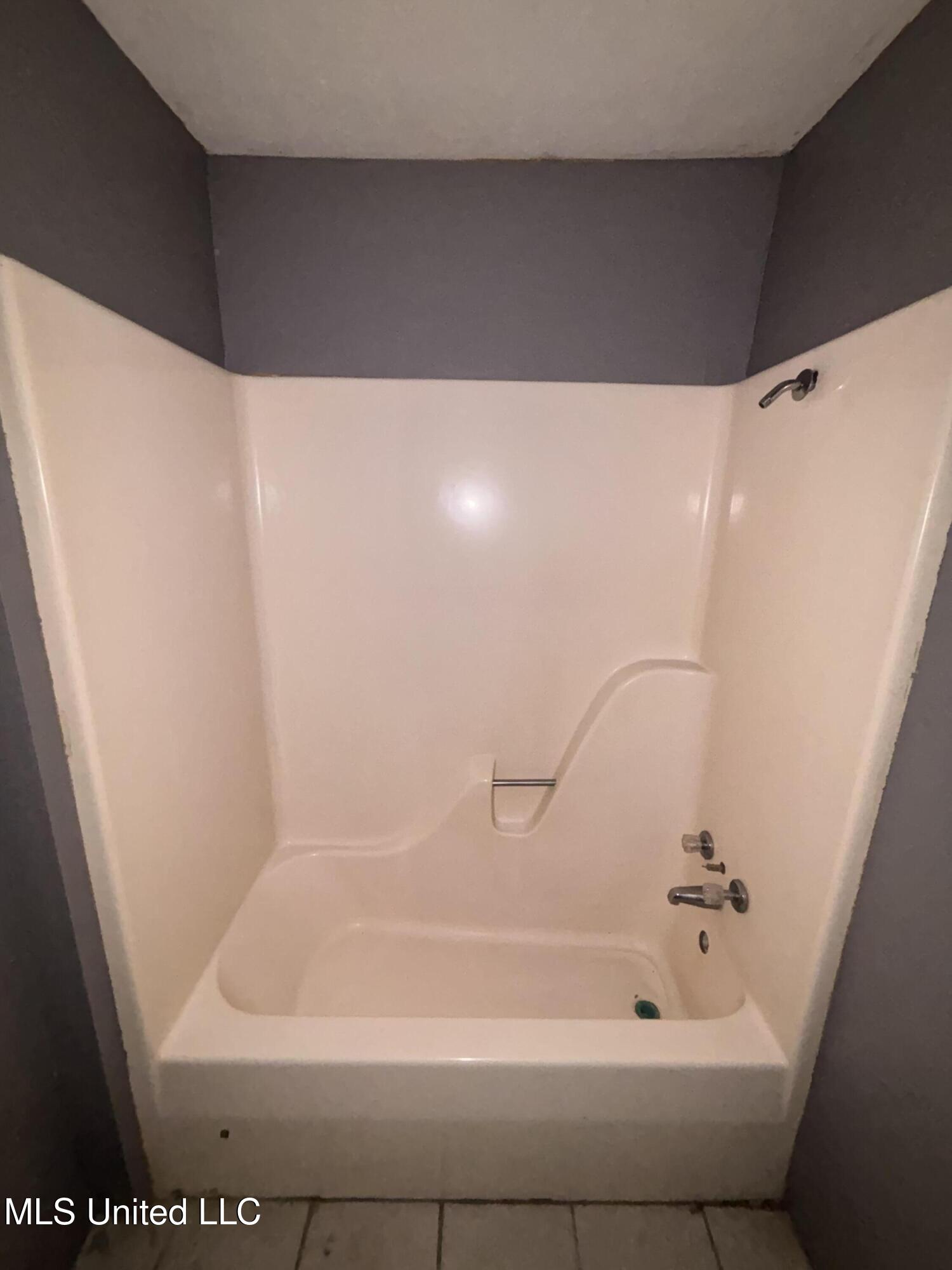 816 Chulahoma Road Holly Springs, MS 38635 - Photo 18 of 26 Photo Nov 04 2024, 3 03 22 PM