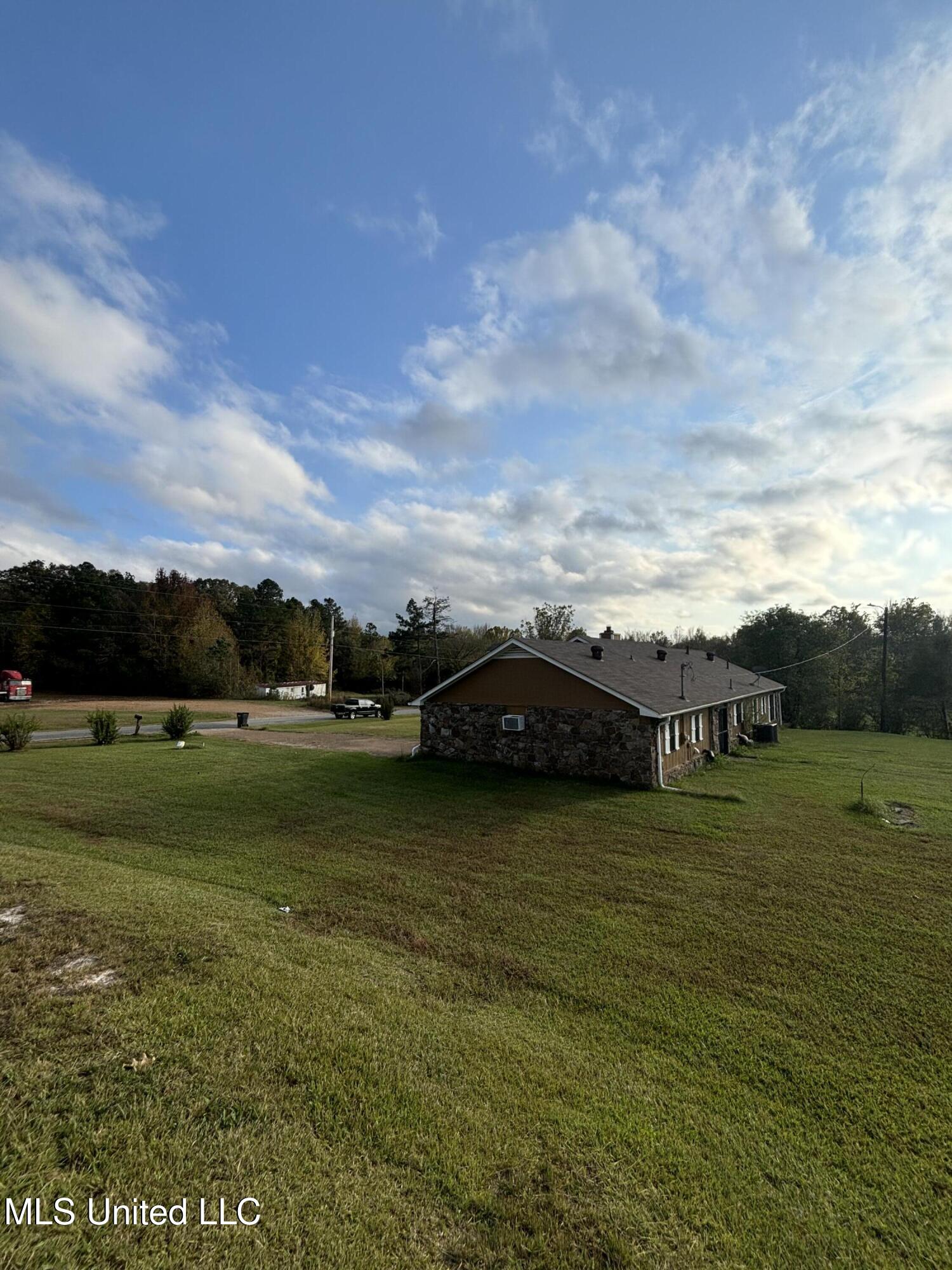 816 Chulahoma Road Holly Springs, MS 38635 - Photo 5 of 26 Photo Nov 04 2024, 3 10 40 PM