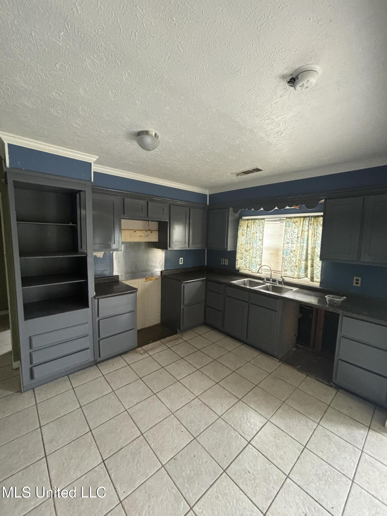 816 Chulahoma Road Holly Springs, MS 38635 - Photo 10 of 26 Photo Nov 04 2024, 2 58 45 PM