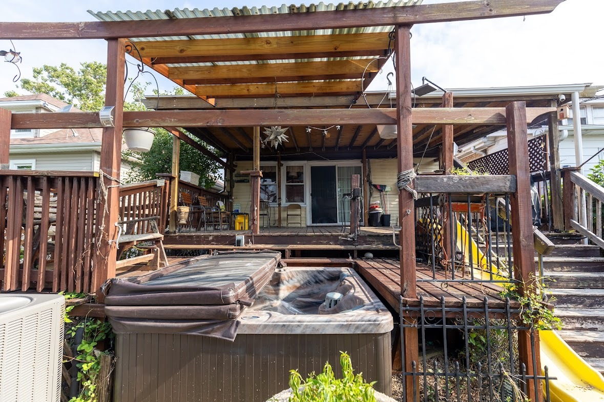 6840 29th Place Berwyn, IL 60402 - Photo 31 of 32 a view of a cafe with sitting area