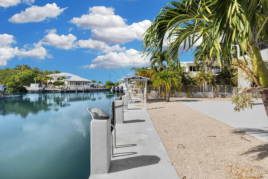 303 Sombrero Beach Road Marathon, FL 33050 - Photo 2 of 84 110' of concrete seawall