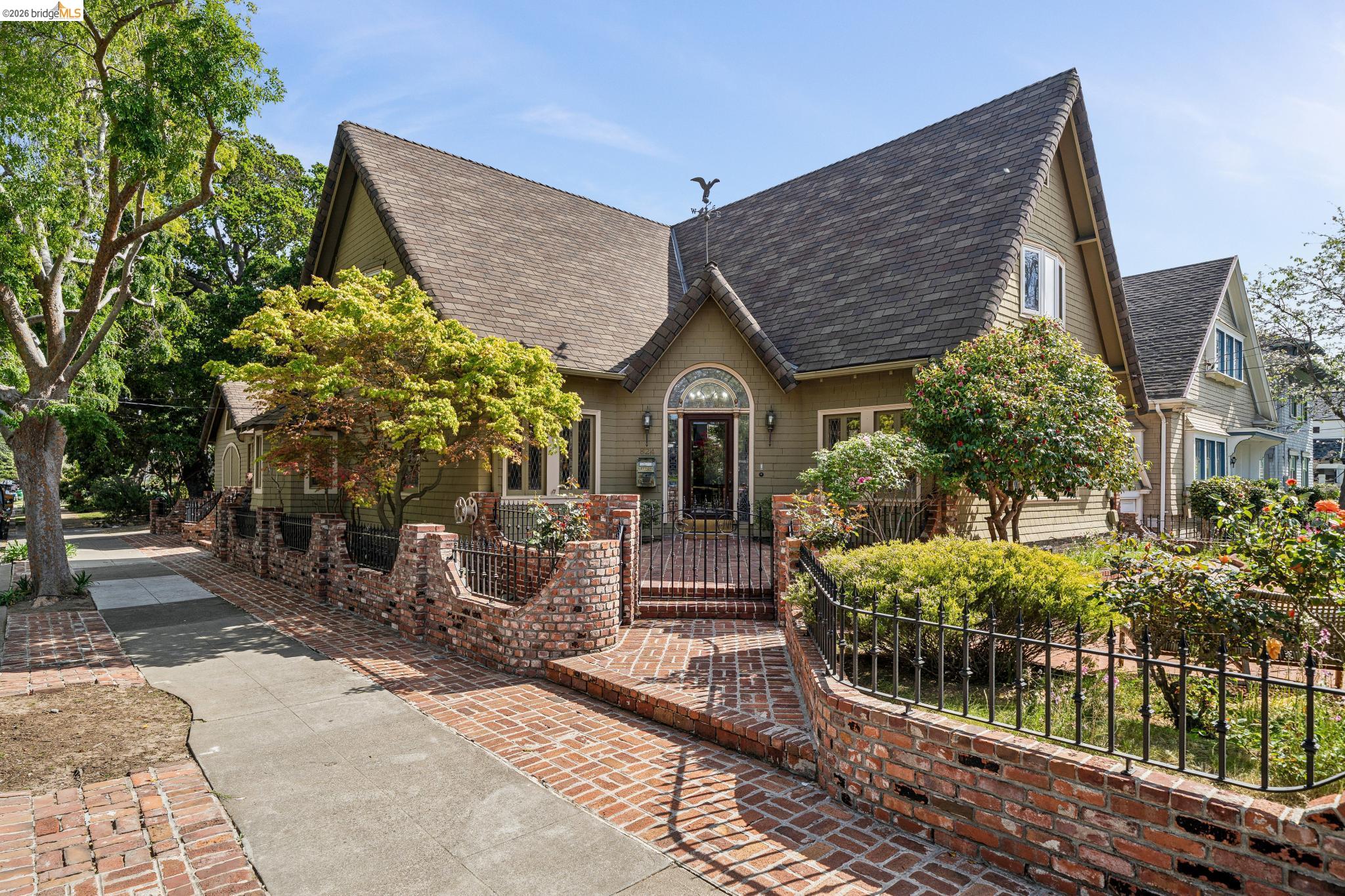 824 Paru Street Alameda, CA 94501 - Photo 1 of 1 a front view of a house with garden