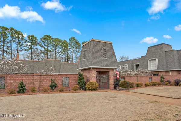 $385,000 | 420 St Andrews Drive, Unit 24, Jackson, MS 39211