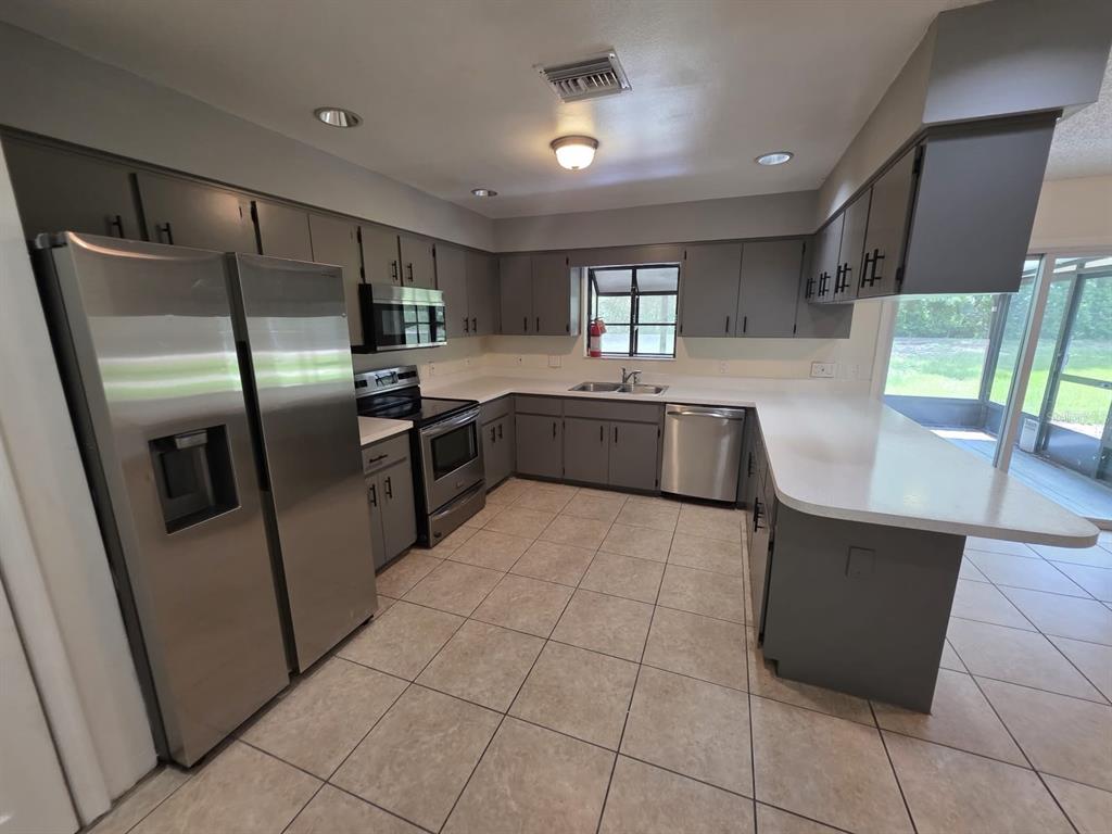 619 Knowles Road, Unit B Brandon, FL 33511 - Photo 6 of 24