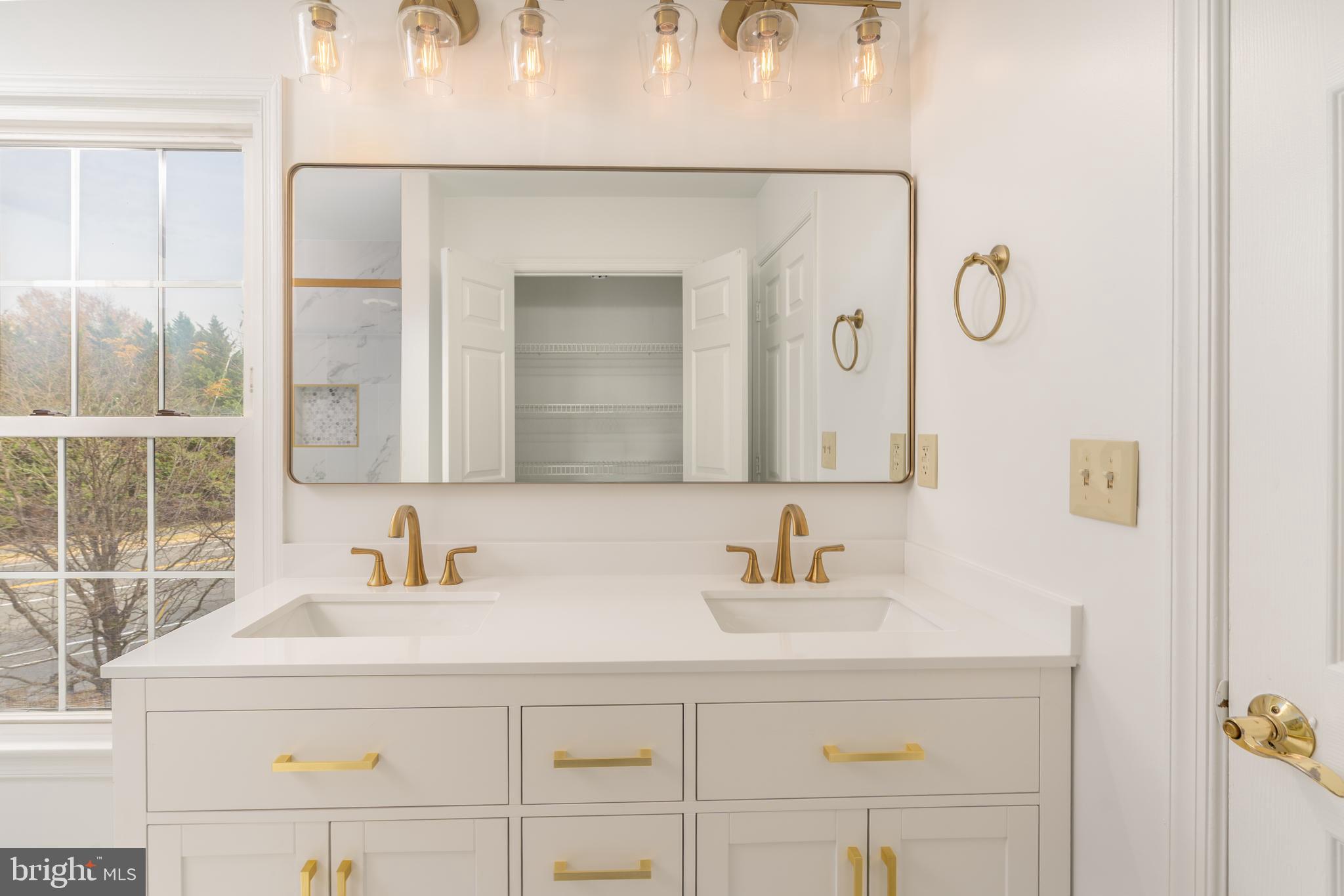 8010 Merry Oaks Lane Vienna, VA 22182 - Photo 16 of 33 a bathroom with a sink and a mirror