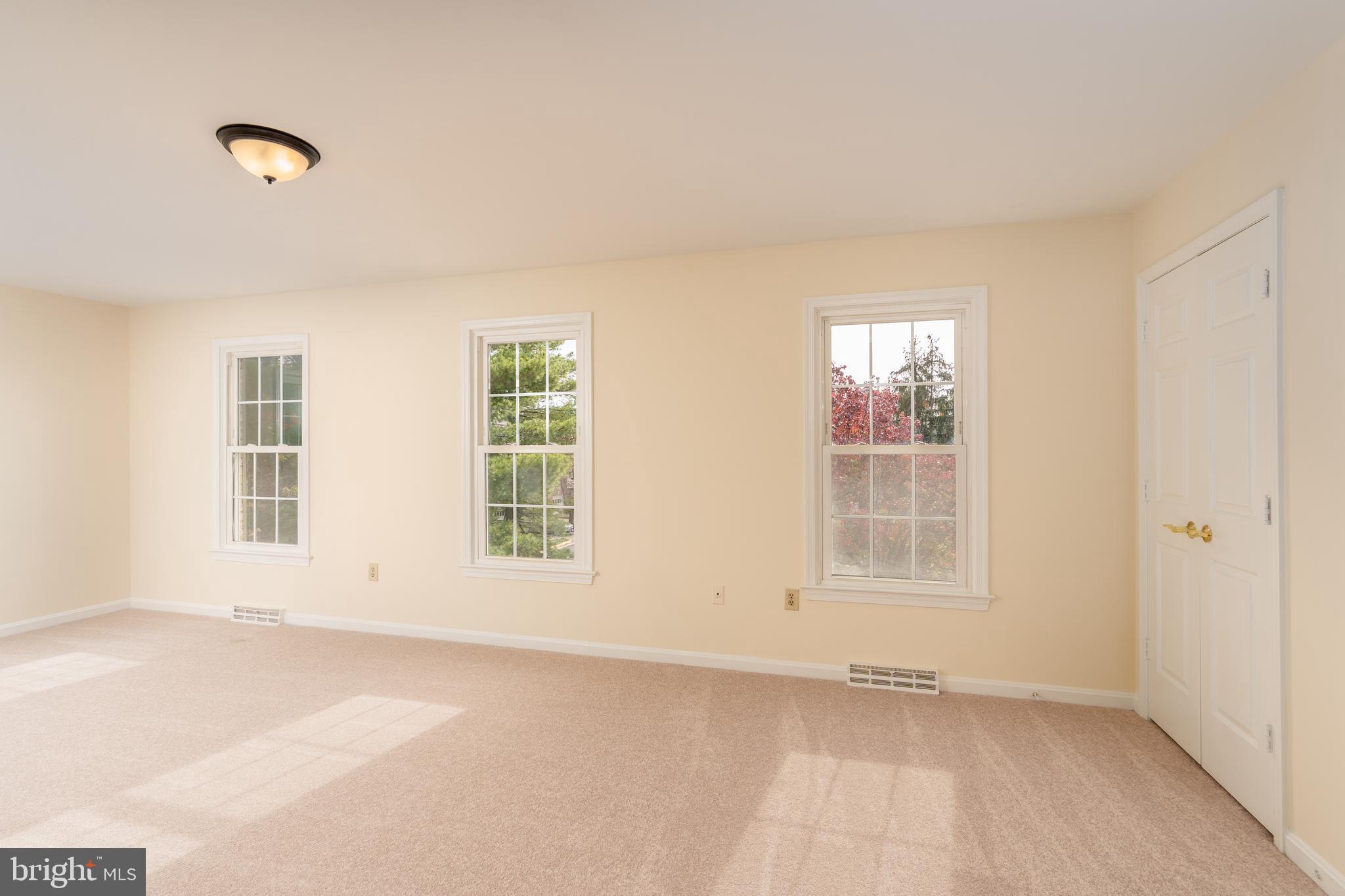 8010 Merry Oaks Lane Vienna, VA 22182 - Photo 20 of 33 an empty room with windows