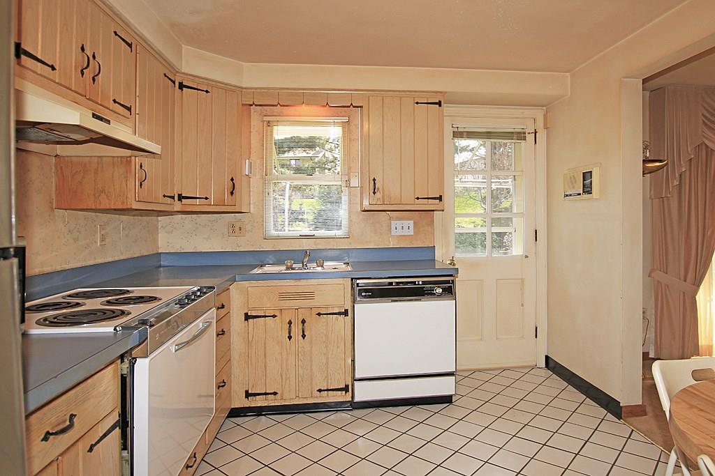 1355 Akehurst Road Pittsburgh, PA 15220 - Photo 8 of 18 Gallery Image 8