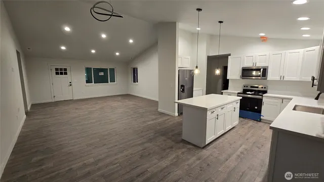 $699,900 | 400 East McLane Cv Drive, Grapeview, WA 98546