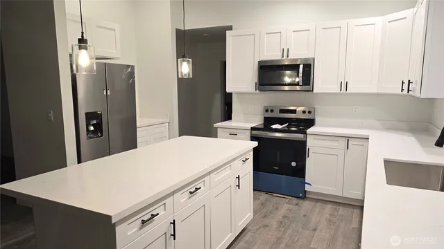 $699,900 | 400 East McLane Cv Drive, Grapeview, WA 98546