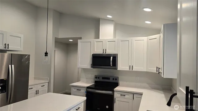 $699,900 | 400 East McLane Cv Drive, Grapeview, WA 98546