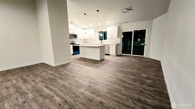 $699,900 | 400 East McLane Cv Drive, Grapeview, WA 98546