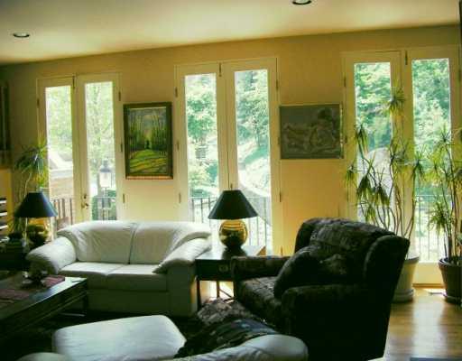 406 Schenley Road, Unit 406 Pittsburgh, PA 15217 - Photo 2 of 6 Living Room.
