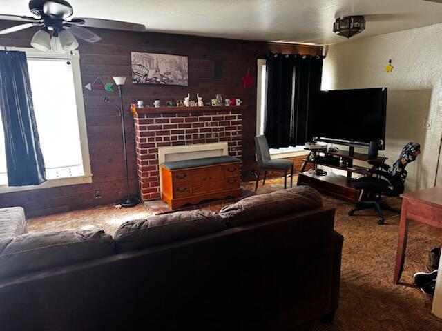 1785 Brigman Street Anderson, CA 96007 - Photo 3 of 13 a living room with furniture