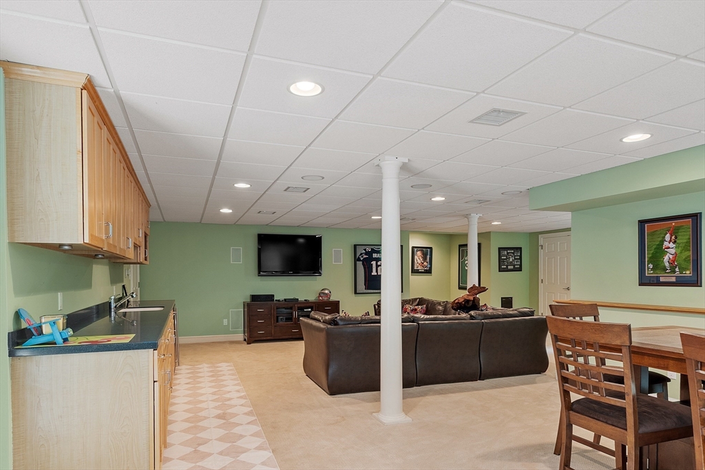 125 Lancaster Road North Andover, MA 01845 - Photo 25 of 41 Gallery Image 25