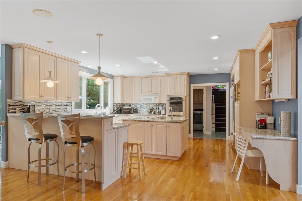 125 Lancaster Road North Andover, MA 01845 - Photo 3 of 41 Gallery Image 3