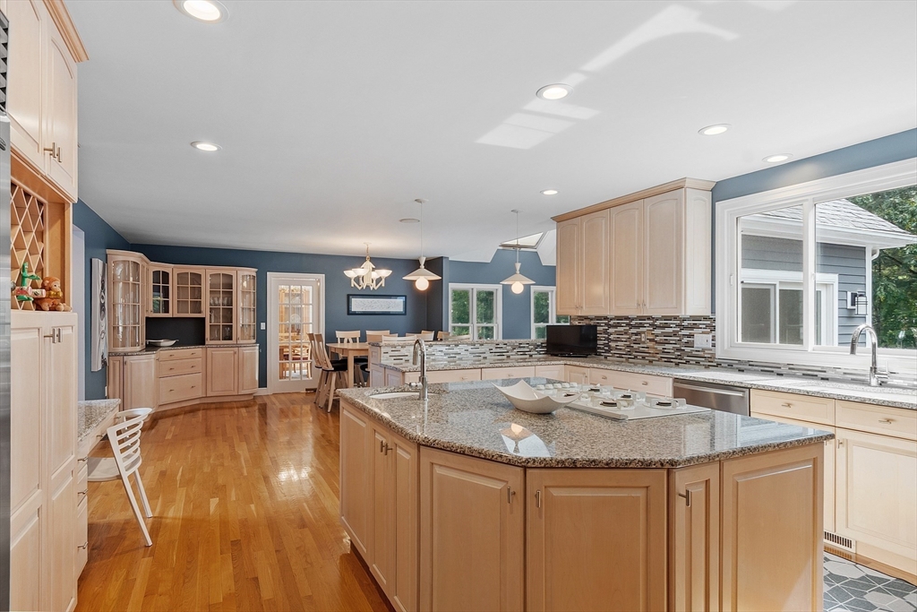 125 Lancaster Road North Andover, MA 01845 - Photo 4 of 41 Gallery Image 4