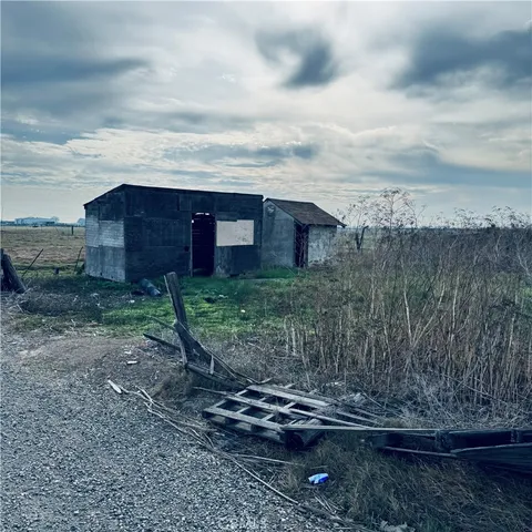 a view of a small yard