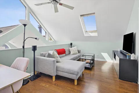 $775,000 | 2024 West Iowa Street, Unit 3B, Chicago, IL 60622