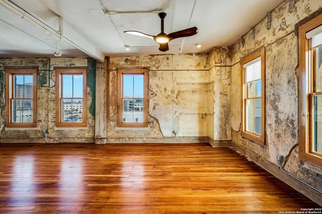 a view of an entryway of a building