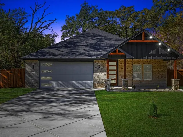 $295,000 | 105 Oakwood Drive, Trinidad, TX 75163