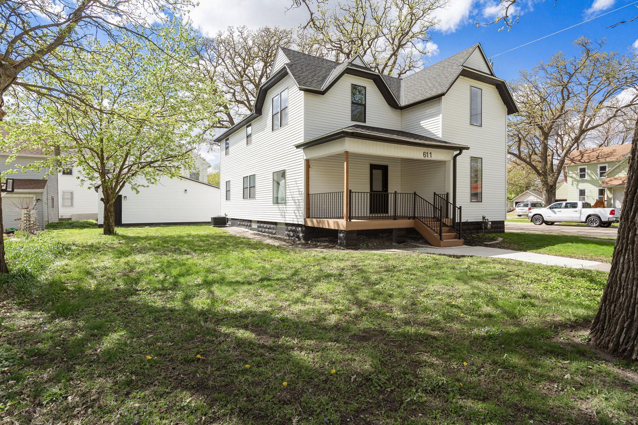 611 3rd Street Northwest Austin, MN 55912 - Photo 3 of 55