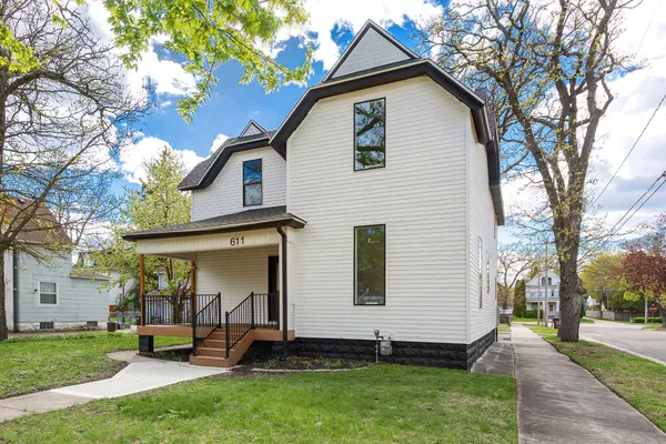 $299,900 | 611 3rd Street Northwest, Austin, MN 55912